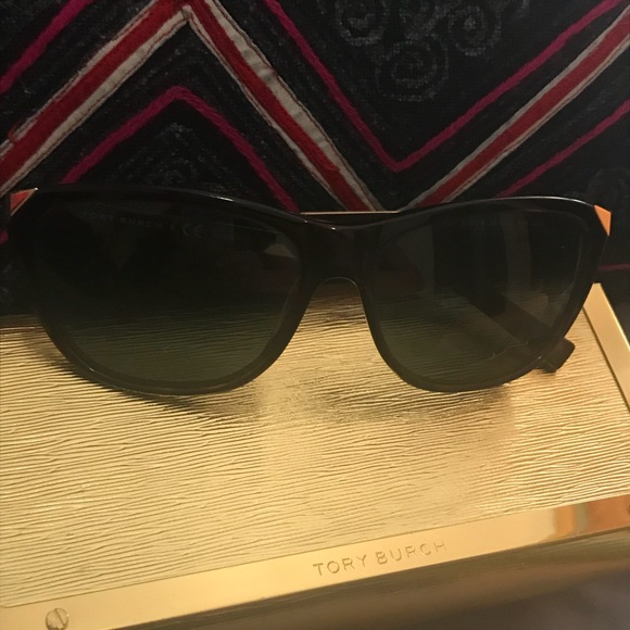 Authentic Tory Burch sunglasses with gold case - Picture 1 of 6